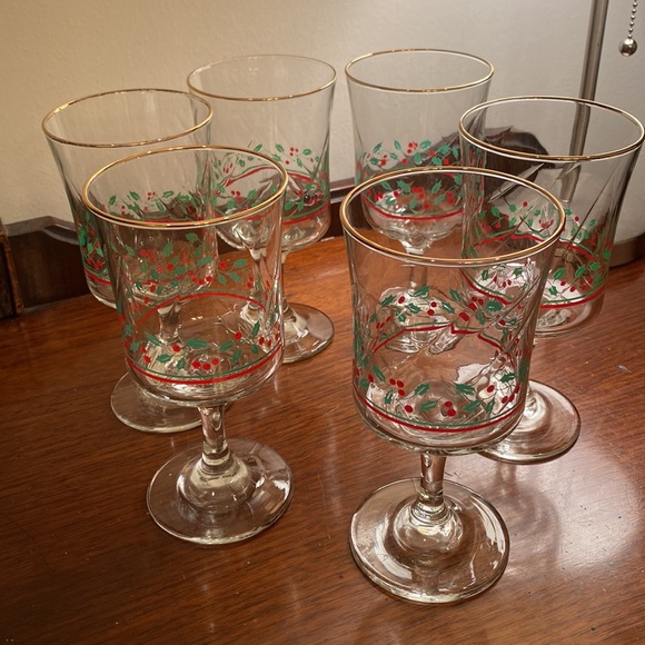 Vintage 1985 & 1986 Arby’s Christmas Collection Glasses - Picture 4 of 5